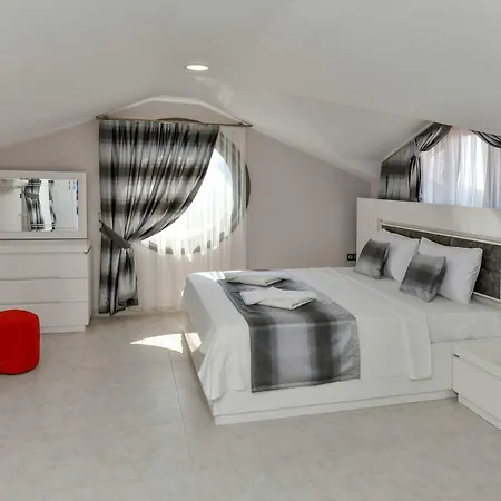 Villa Amore - 4 Bedroom Villa in Hisaronu Ölüdeniz
